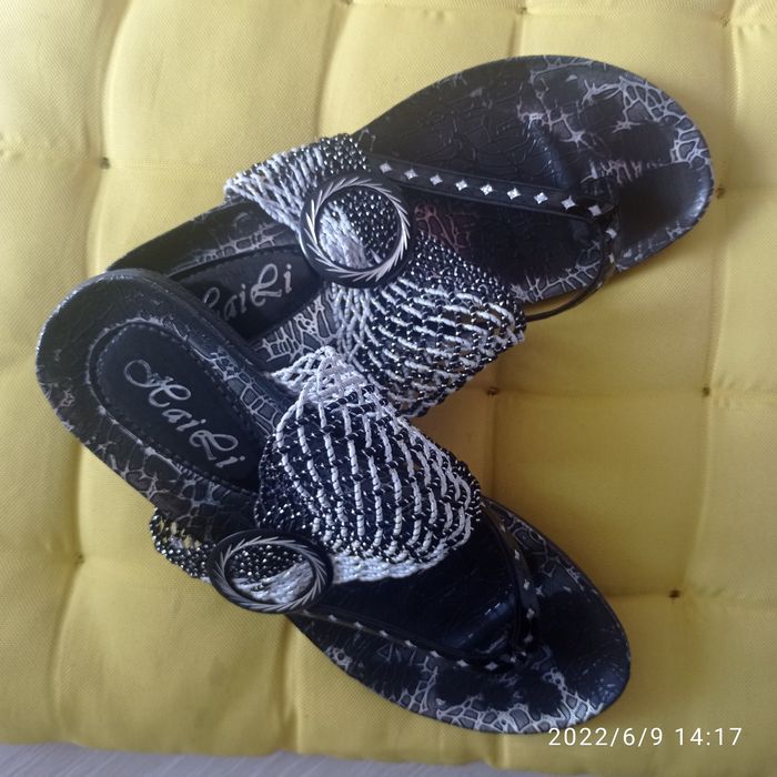 Hit! Klapki damskie czarne