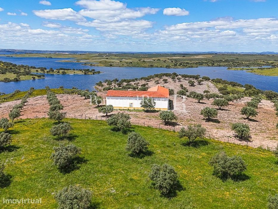 Herdade no Grande Lago do Alqueva - Projeto Turístico Aprovado (T10)