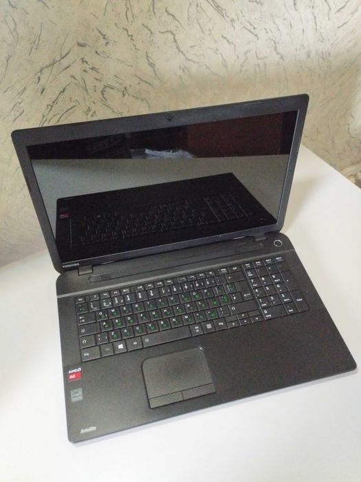 Ноутбук Toshiba C70D-B10 | 17.3 дм | 4 ядра AMD A4-6210 | видео 1гб | 8/1000гб | батарея час