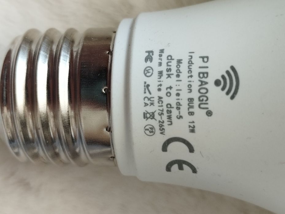 4xŻarówki LED z wbudowanym czujnikiem ruchu