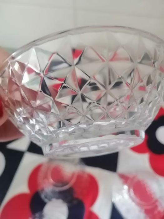 7 taças de fruta 6 pequenas e 1 grande+Candeeiro teto e mesa a