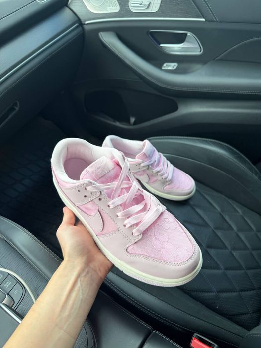 Nike SB Dunk Low Lace Pack - Regal Pink