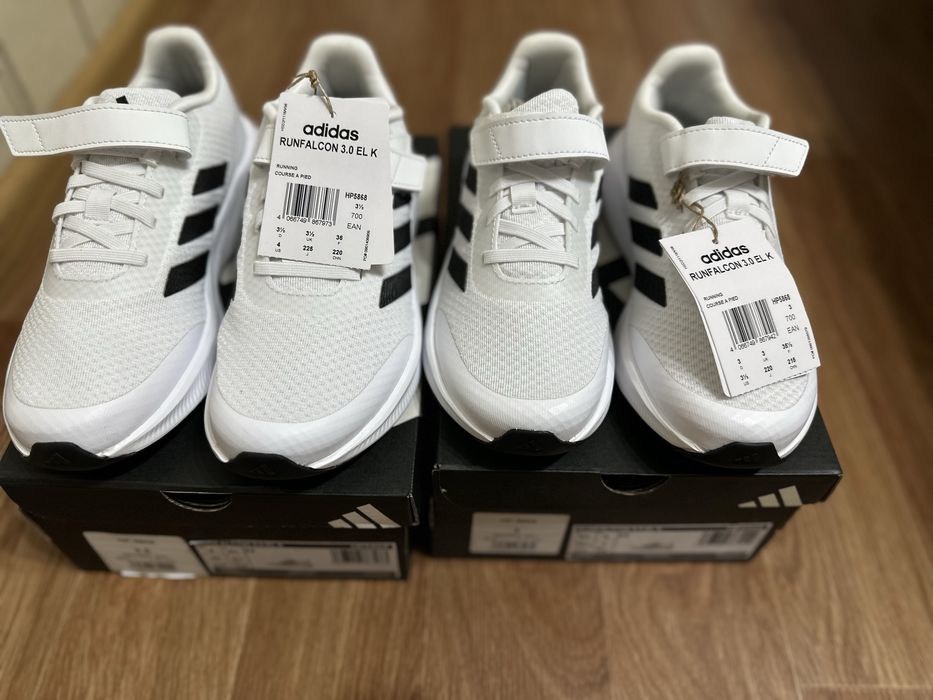 Дитячі кросівки adidas. Адідас.