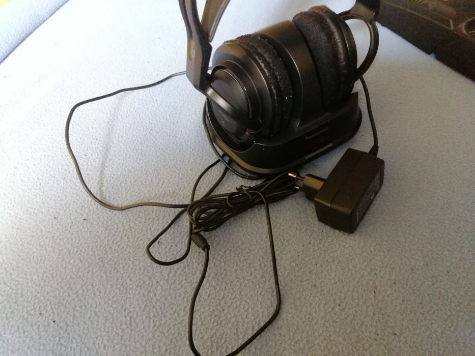 Słuchawki  bezprzewodowe PANASONIC RF radiowe RP-WF 820 zasilacz stacjonarne nadajnik ładowarka