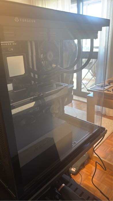 PC gaming c/ Ryzen 9800X3D e RTX5070