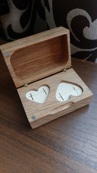 Дерев'яна коробочка під обручки
