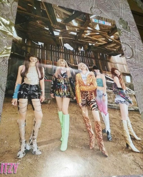 Плакаты,постеры  К-pop группы Purple Kiss,  Mamamoo,  Blackpink