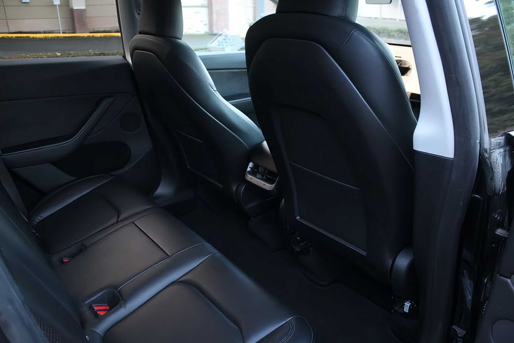 Tesla Model Y Long Range      2023