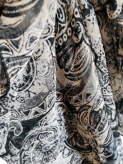 Lenço e colete estampado