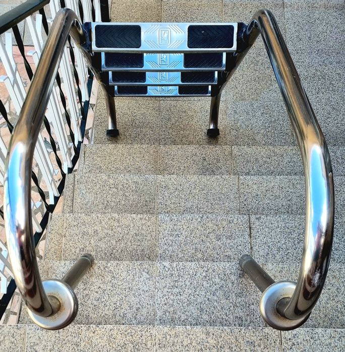 Escada de piscina inox