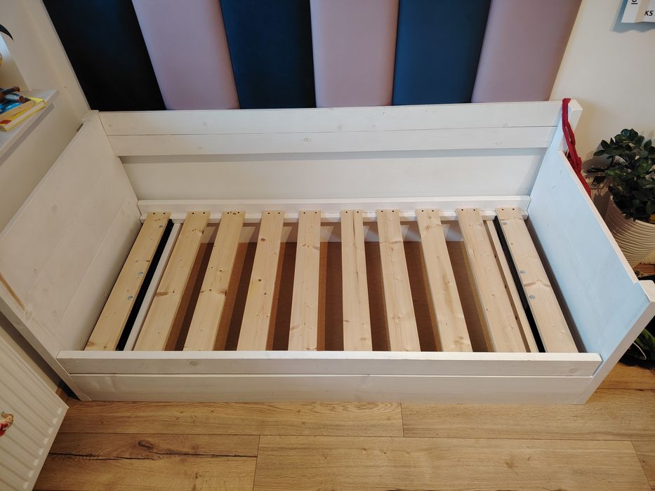 Drewniane łóżko  dziecięce
