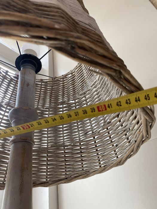 Lampa rodem z PRL  drewno i rattan
