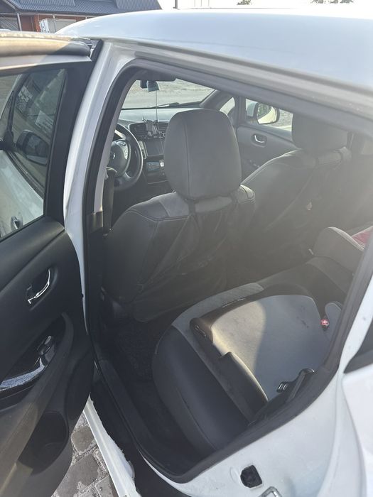 Продам Nissan Leaf