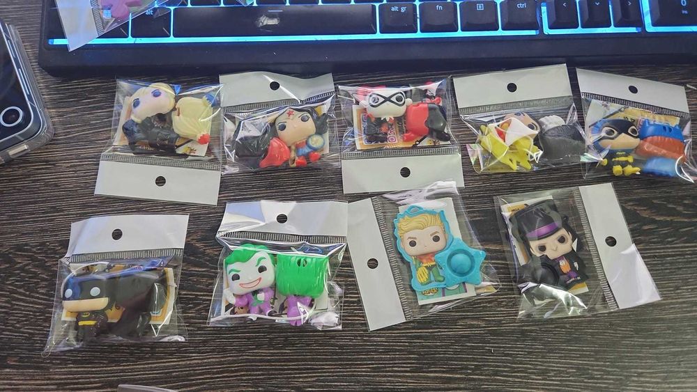 Kinder joy Karry Potter
TROCO OU VENDO POR Funko DC kinder joy