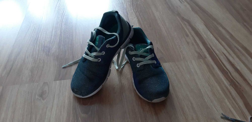 Buty sportowe adidasy r.33 brokatowe lekkie czyste stan bdb-