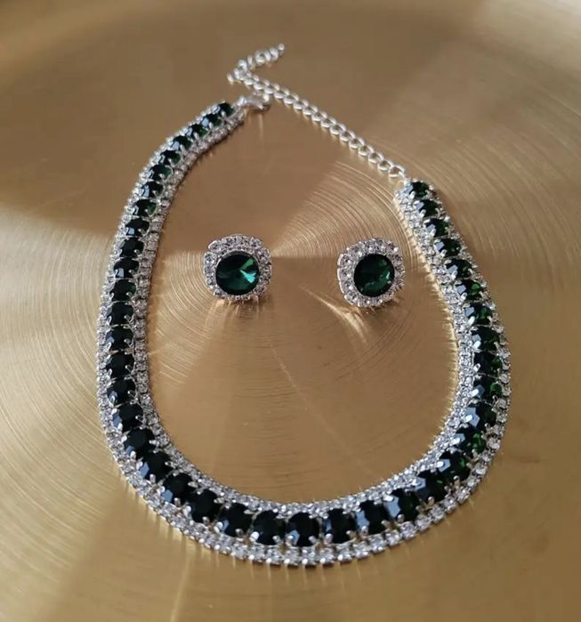 Nowy komplet biżuterii naszyjnik plus kolczyki srebrno-szmaragdowy