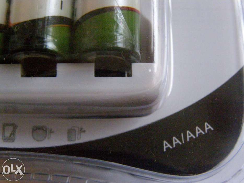 Carregador digital de 4 pilhas AA+AAA