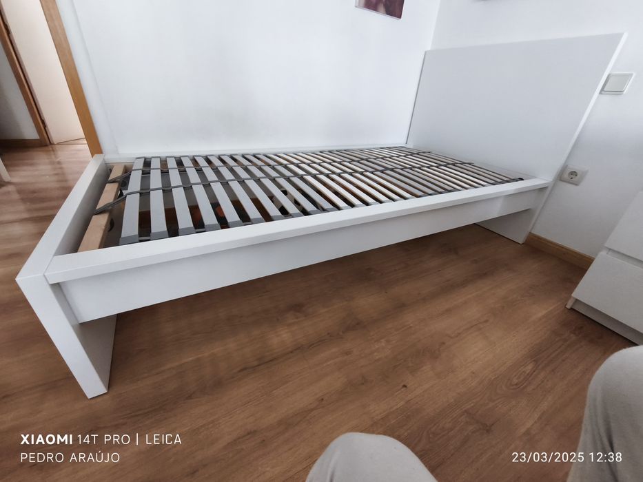 Cama de solteiro em estado excelente