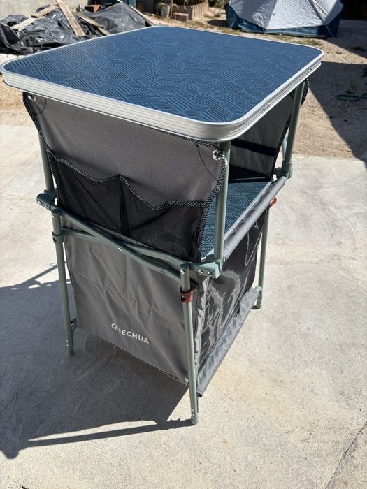 Móvel Dobrável de Campismo QUECHUA com Para-Vento