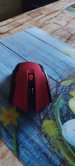 Czerwona myszka bezprzewodowa