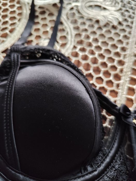 Gorset z koronką na regulowane ramiączka rozm 70B.