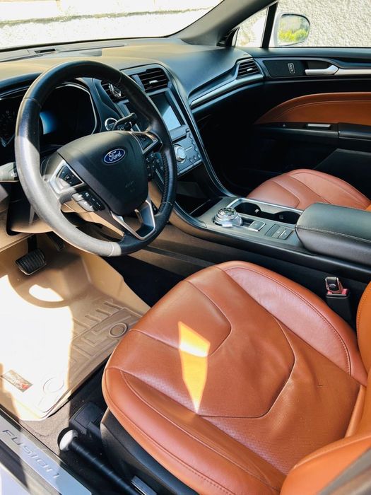 Продаж Ford Fusion Hybrid 2019