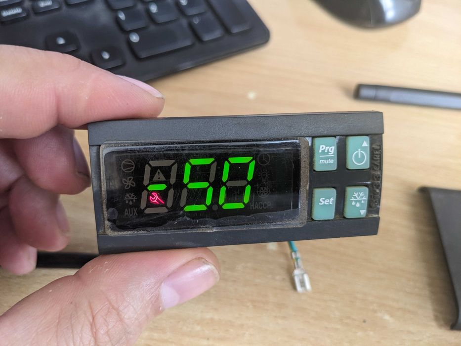 Контролер універсальний Carel IR33