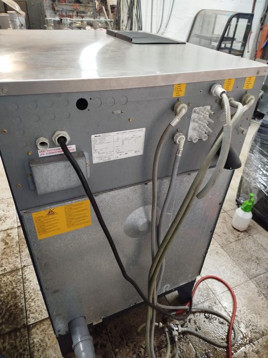 Професійна пральна машина Miele 14-16кг.