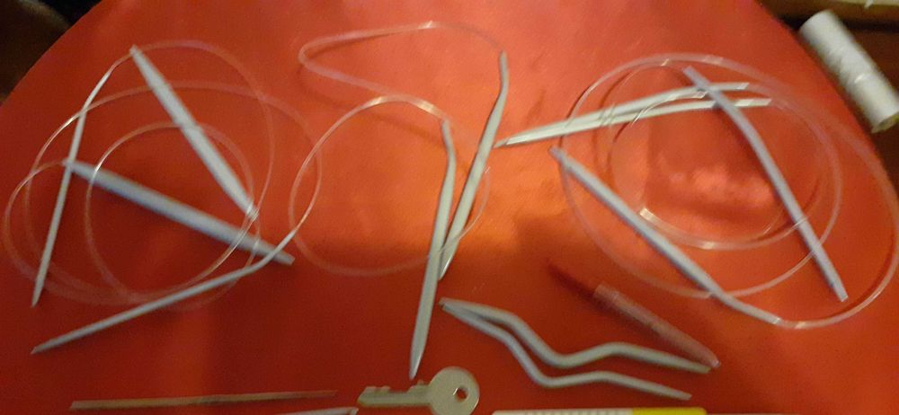 Conjunto de agulhas para tricot, fio de lã e linhas
