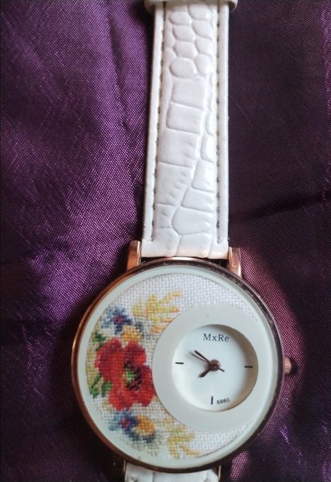 Продам часы женские с вышивкой