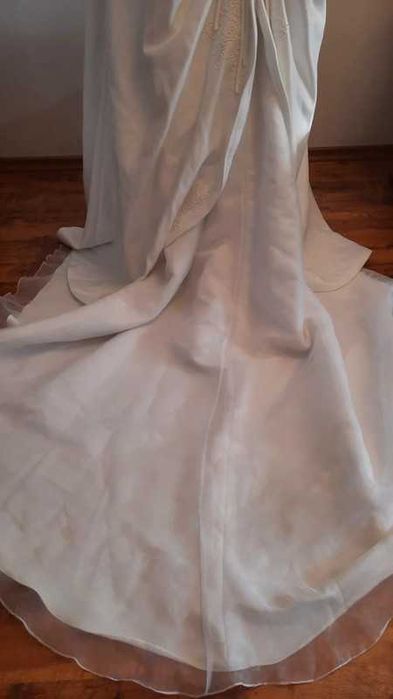 Suknia ślubna z trenem Cara Mia rozmiar 8