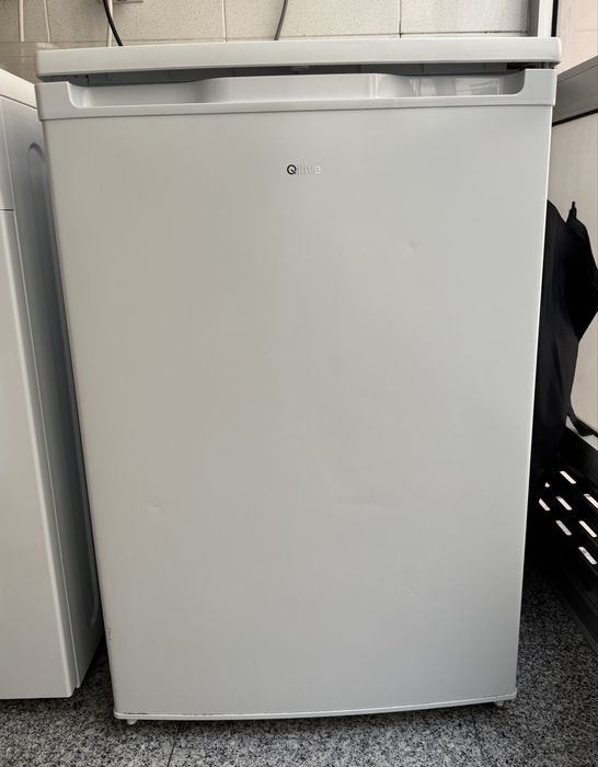 Frigobar branco (usado pouquissimas vezes)