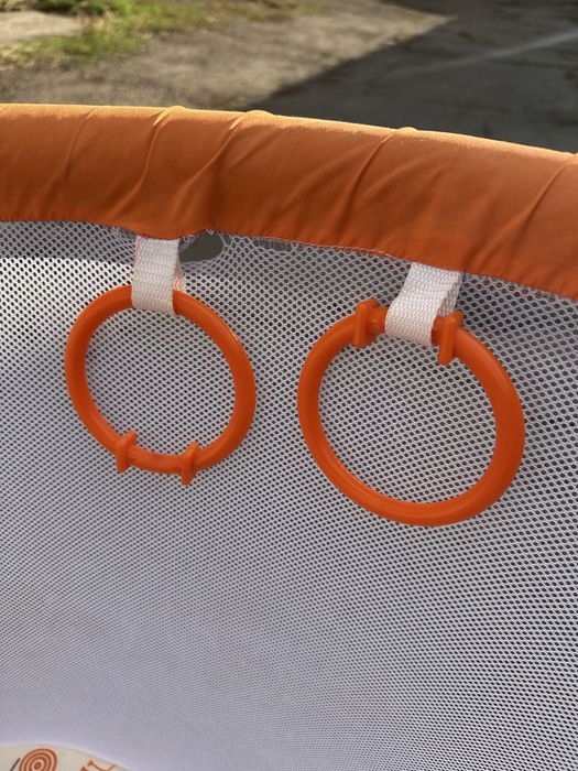 Компактний дитячий батут з сіткою манеж