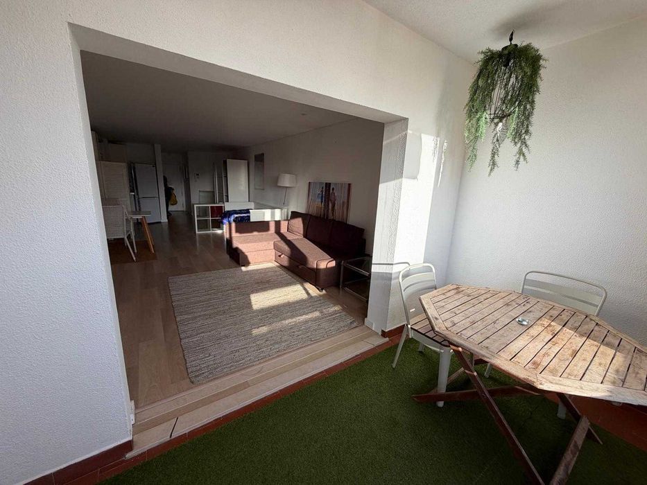 Arrendamento de apartamento T0 na Rua Elvira Velez, 1