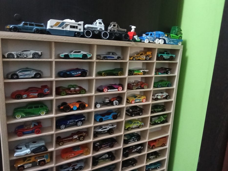 Mega kolekcja 75 autek hot wheels+ Drewniana półka