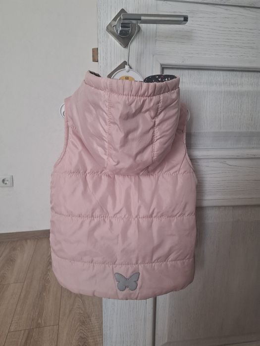 Безрукавка на дівчинку