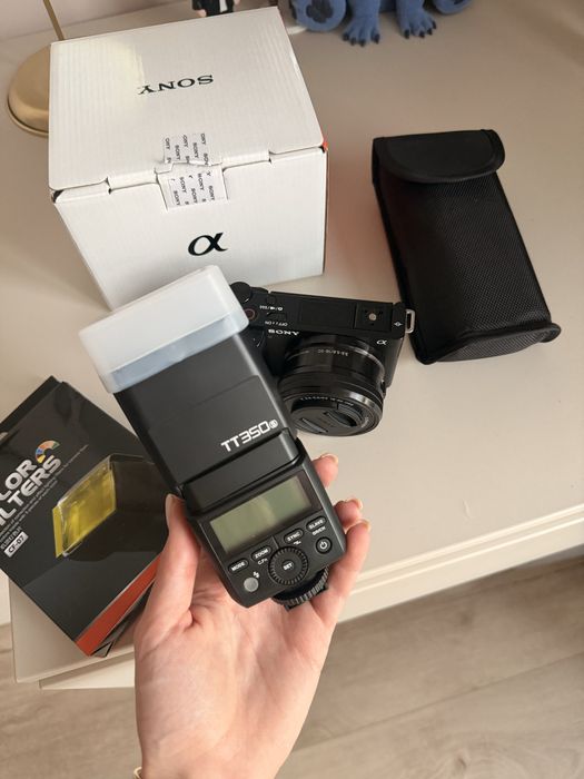Продам Sony ZV-E10