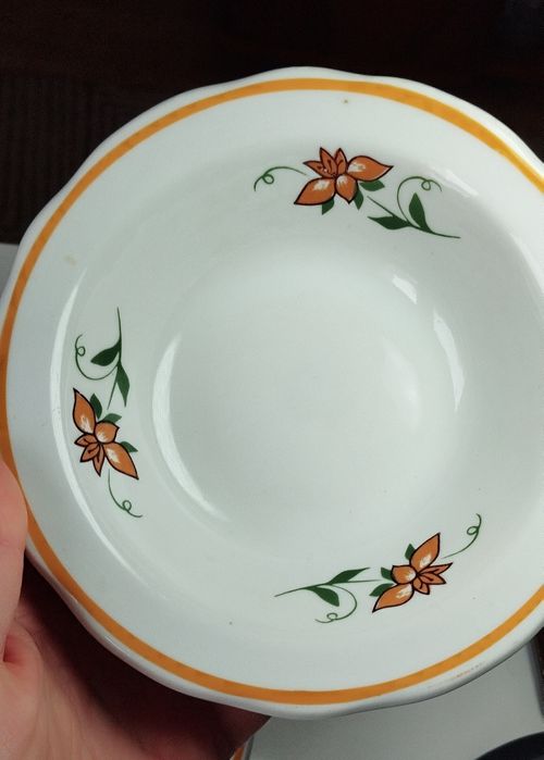 Cztery miseczki z żółtym obrzeżem, LUBIANA