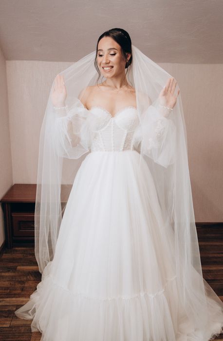 Весіллна сукня в ідеальному стані