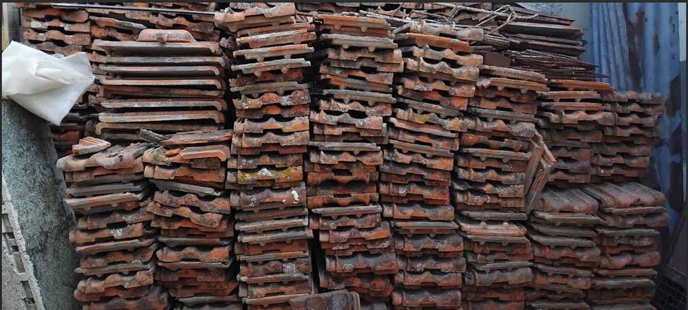 Telhas usadas do tipo "Marselha" - Para Dar (valor 0€)