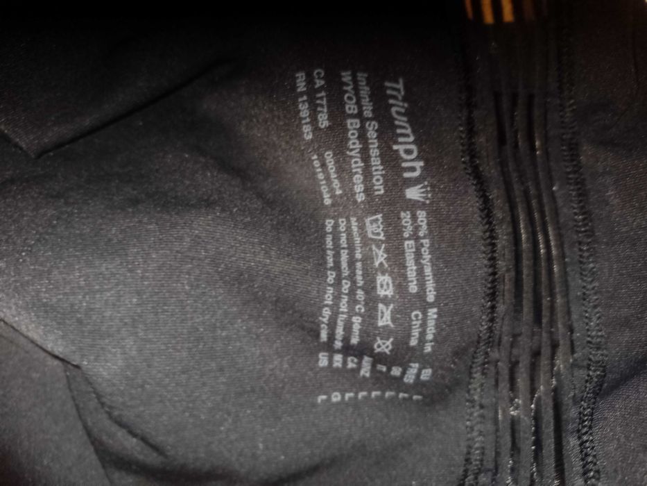 (40/L) Triumph/ Czarna Halka Mocno modelująca z Londynu