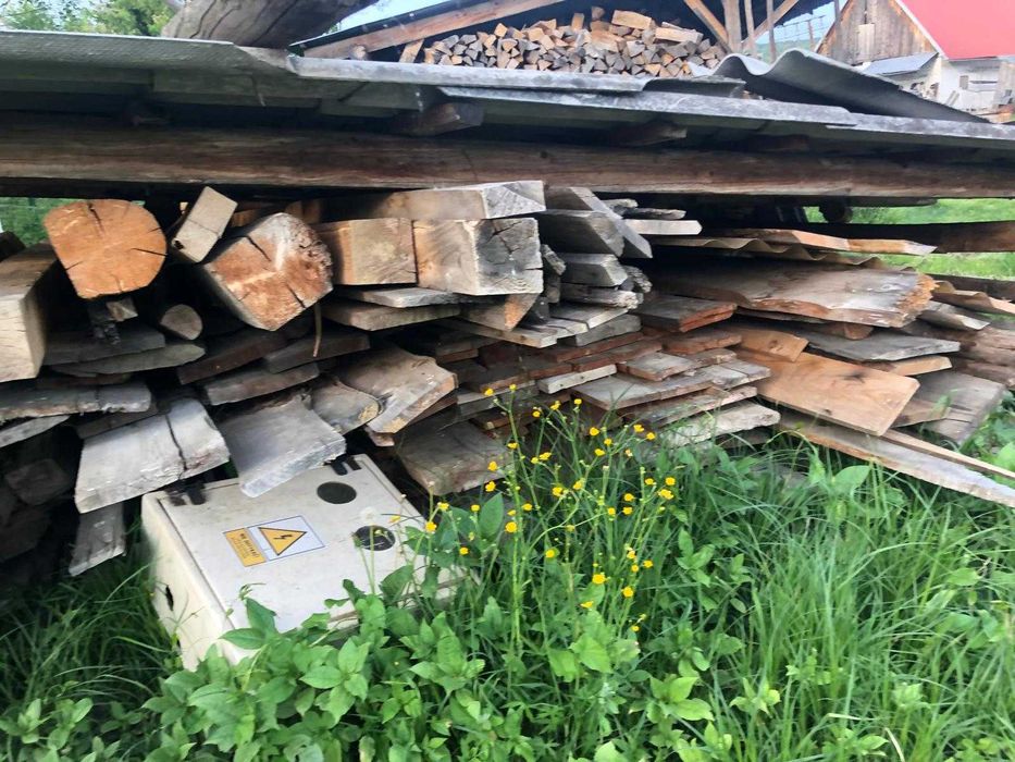 Deski drewno konstrukcyjne belki drewno na szopkę
