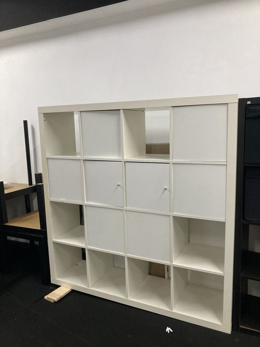 prateleira com portas