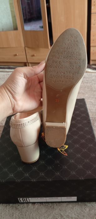 Туфлі лакові 39 розмір