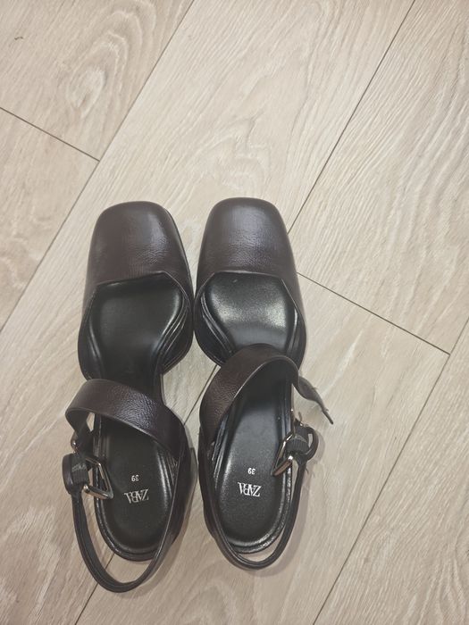 Продам жіночі Босоніжки