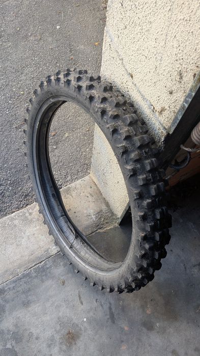 Pneus enduro e estrada