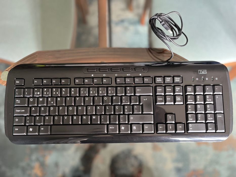 Teclado Microsoft + teclado TNB