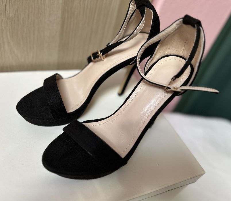 Sandalias Altas Pretas 37 (novas)