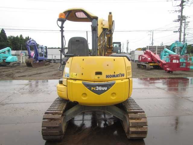 Экскаватор гуеничный Komatsu PC38UU-5