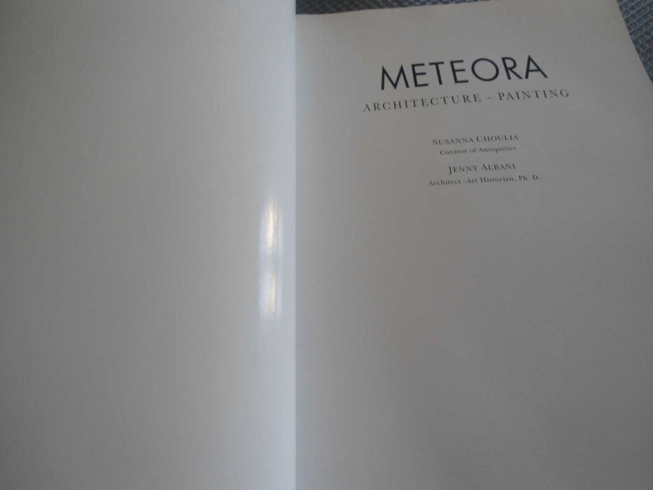 Meteora-Architecture-Painting de Suzanna Choulia e outra